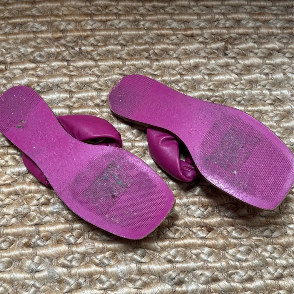 Anthropologie Maeve Puffy Knotted Sandals in Fuchsia, size 9 - Picture 2 of 3